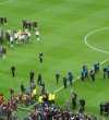 hráči Barcy tvoří uličky pro Manchester,který si půjde pro stříbro